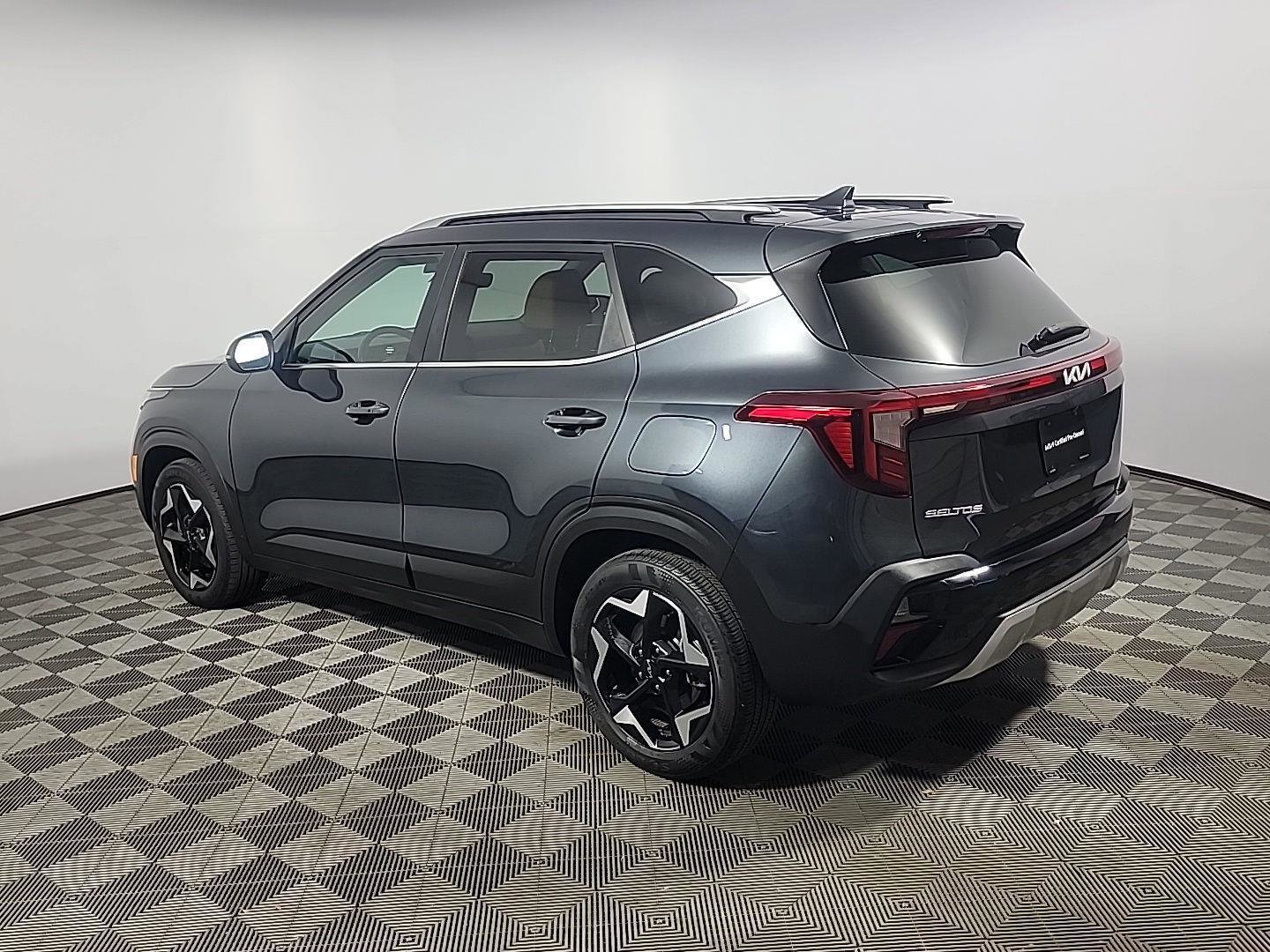Used 2024 Kia Seltos EX AWD/4WD image 10