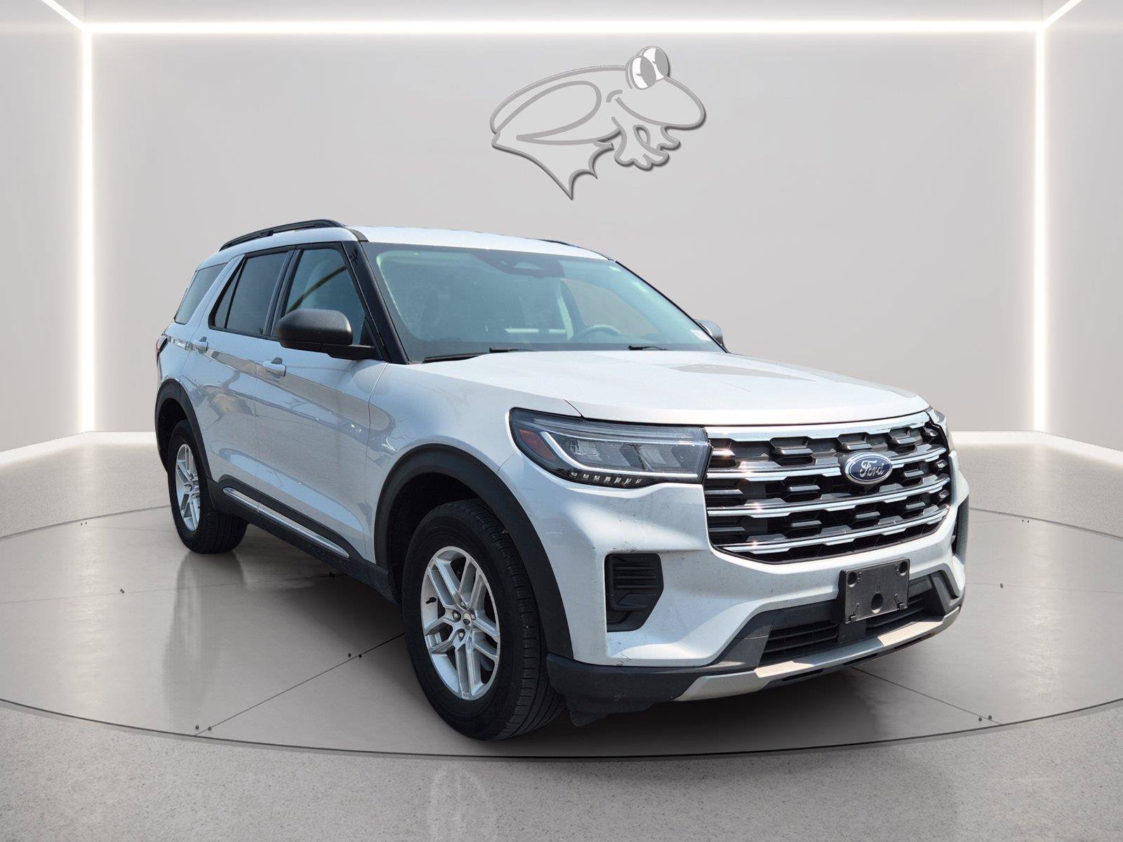 Used 2025 Ford Explorer Active AWD/4WD image 3