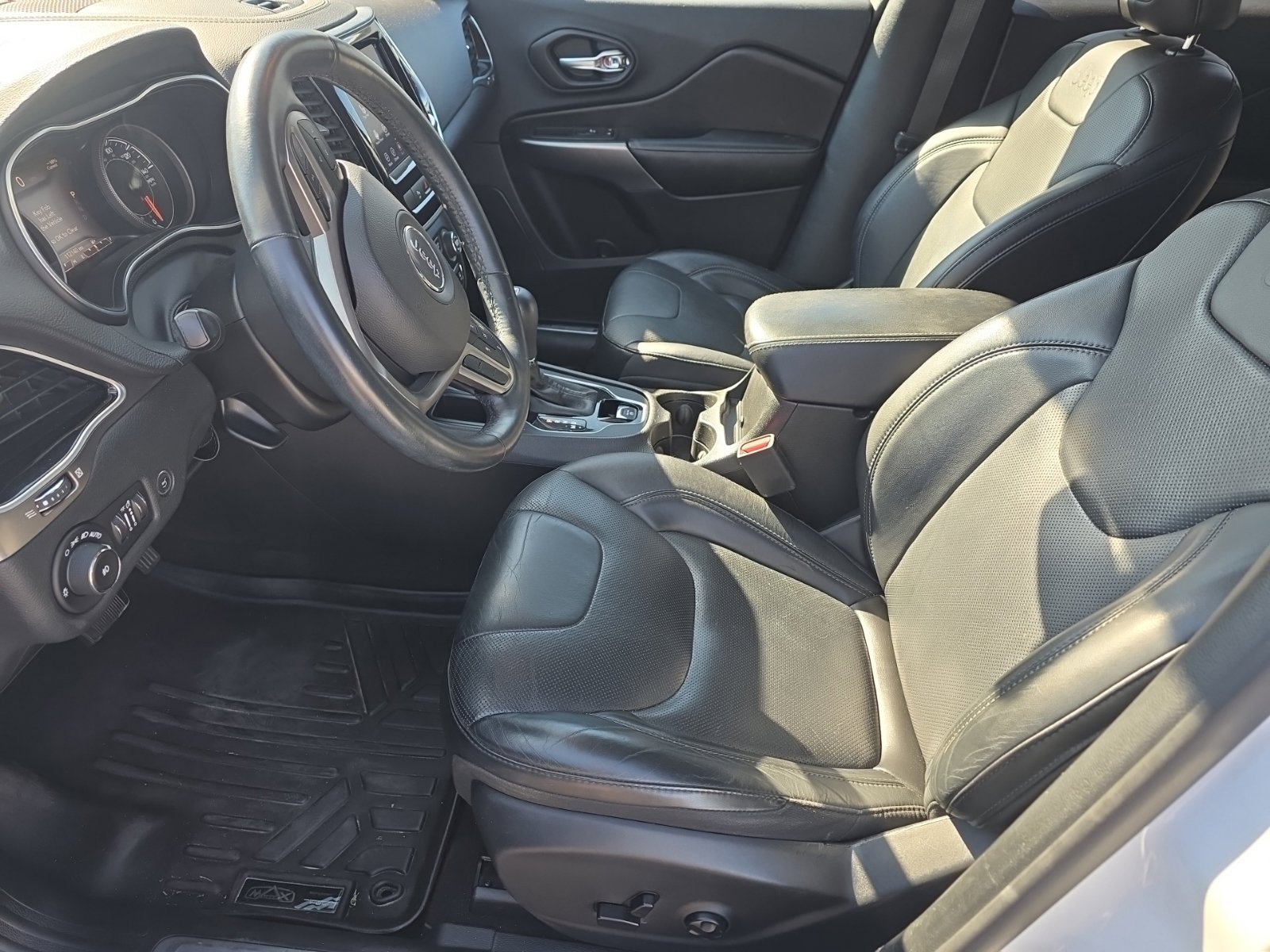 Used 2019 Jeep Cherokee Limited FWD image 12