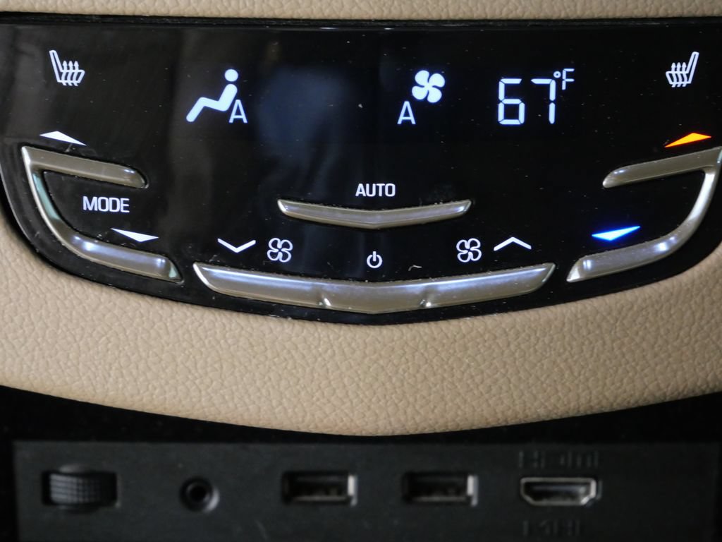Used 2020 Cadillac Escalade Platinum AWD/4WD image 24
