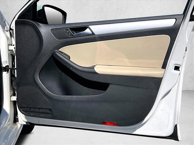 Used 2013 Volkswagen Jetta SE image 19