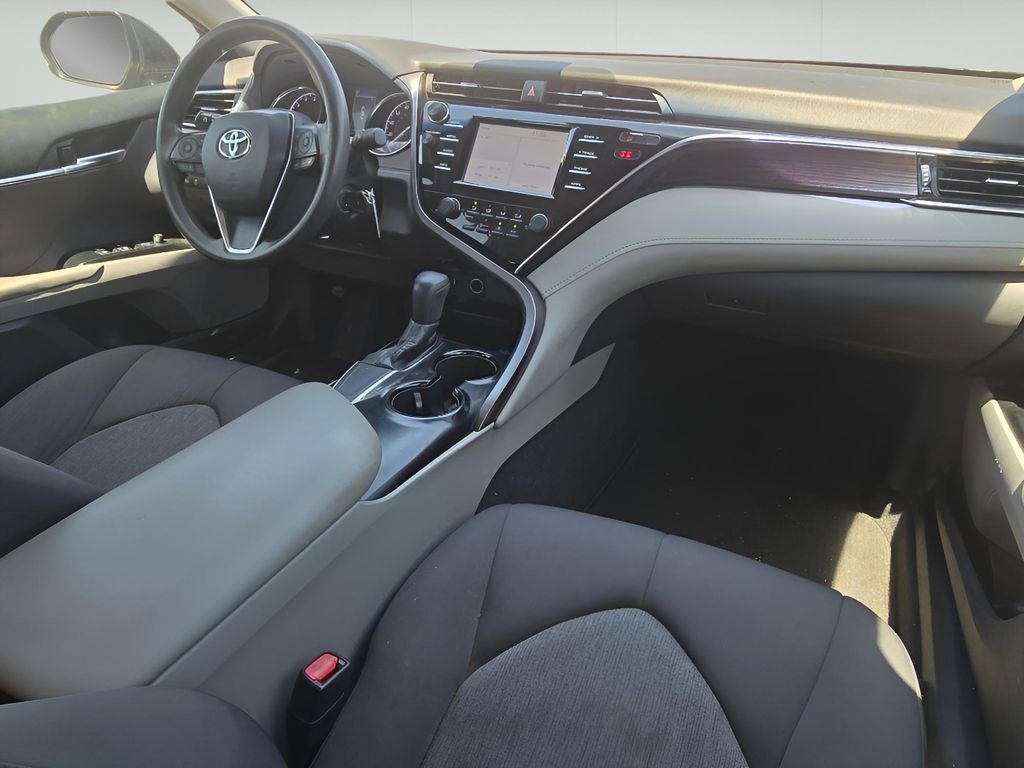 Used 2018 Toyota Camry LE image 24