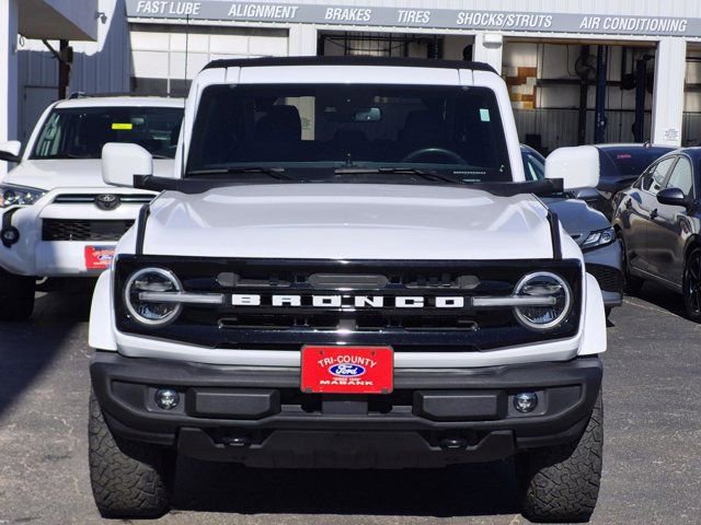 Used 2023 Ford Bronco Outer Banks image 2
