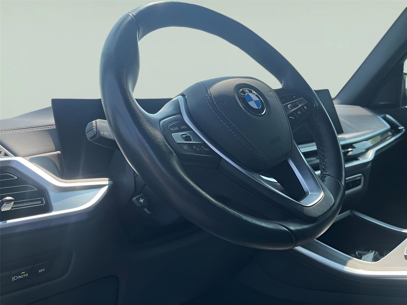 Used 2024 BMW X5 xDrive40i w/ Premium Package image 15