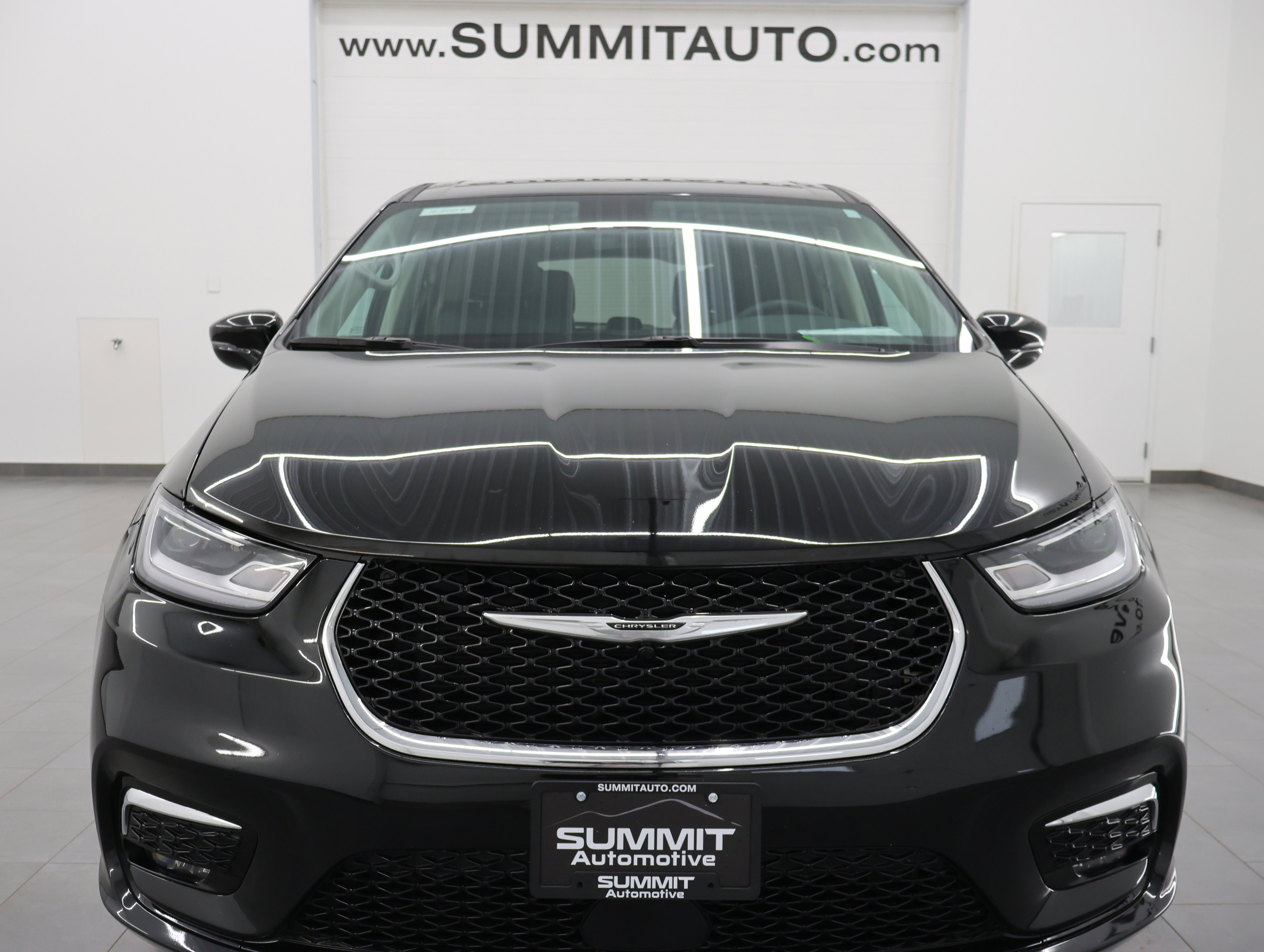 Used 2024 Chrysler Pacifica Touring-L FWD image 21