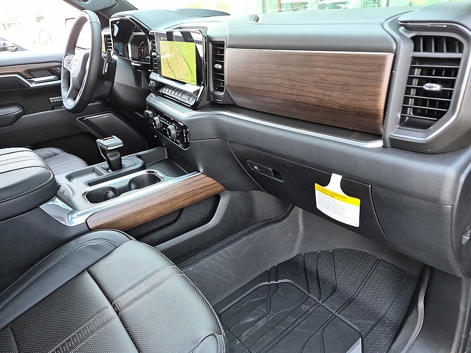 New 2026 Chevrolet Silverado 1500 High Country w/ High Country Premium Package AWD/4WD image 36