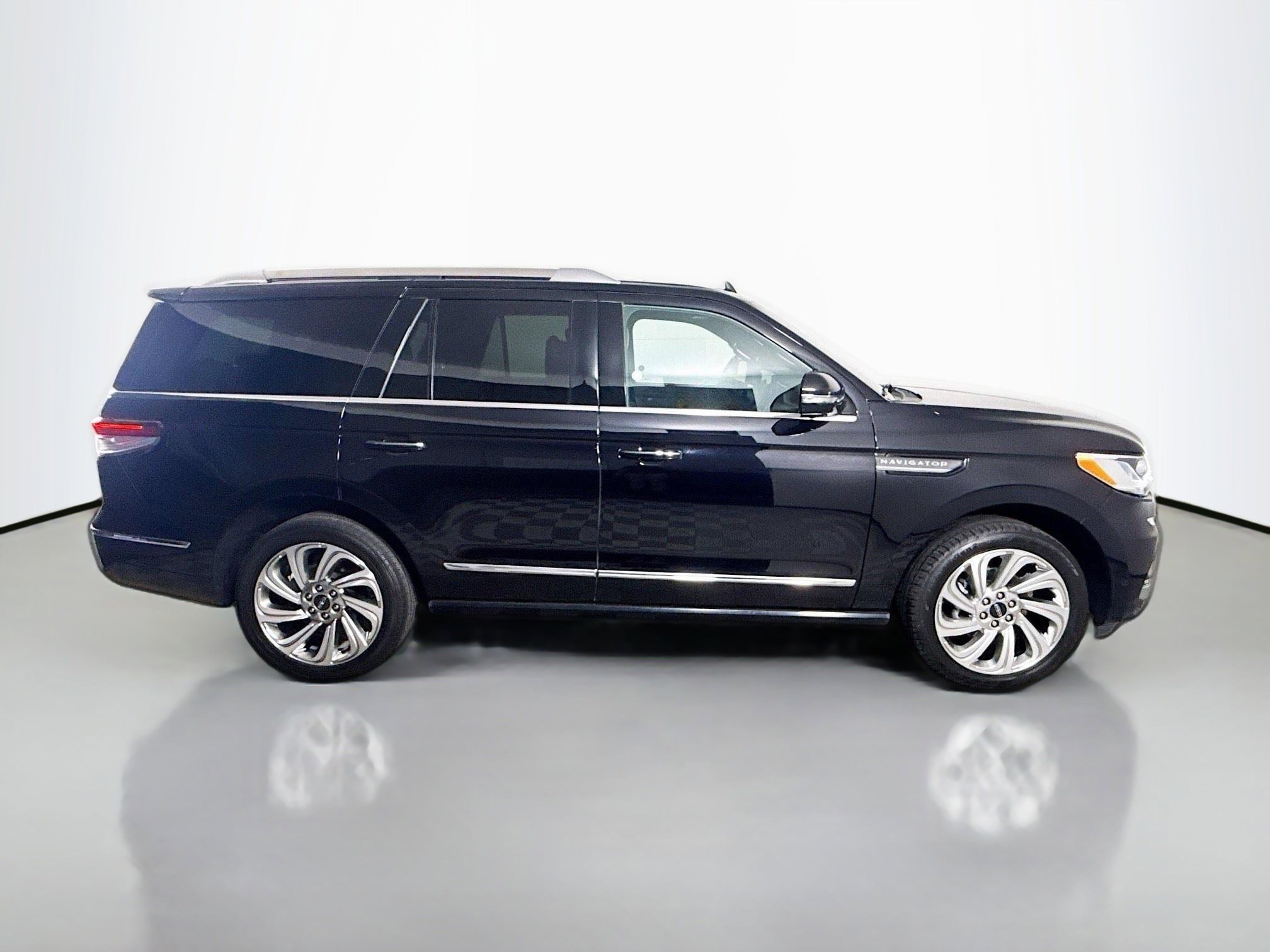 Used 2024 Lincoln Navigator Reserve image 11