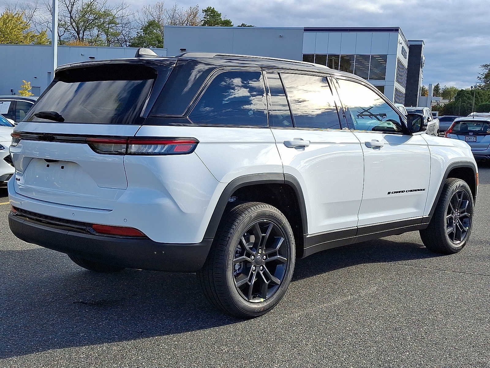 New 2025 Jeep Grand Cherokee Limited image 4