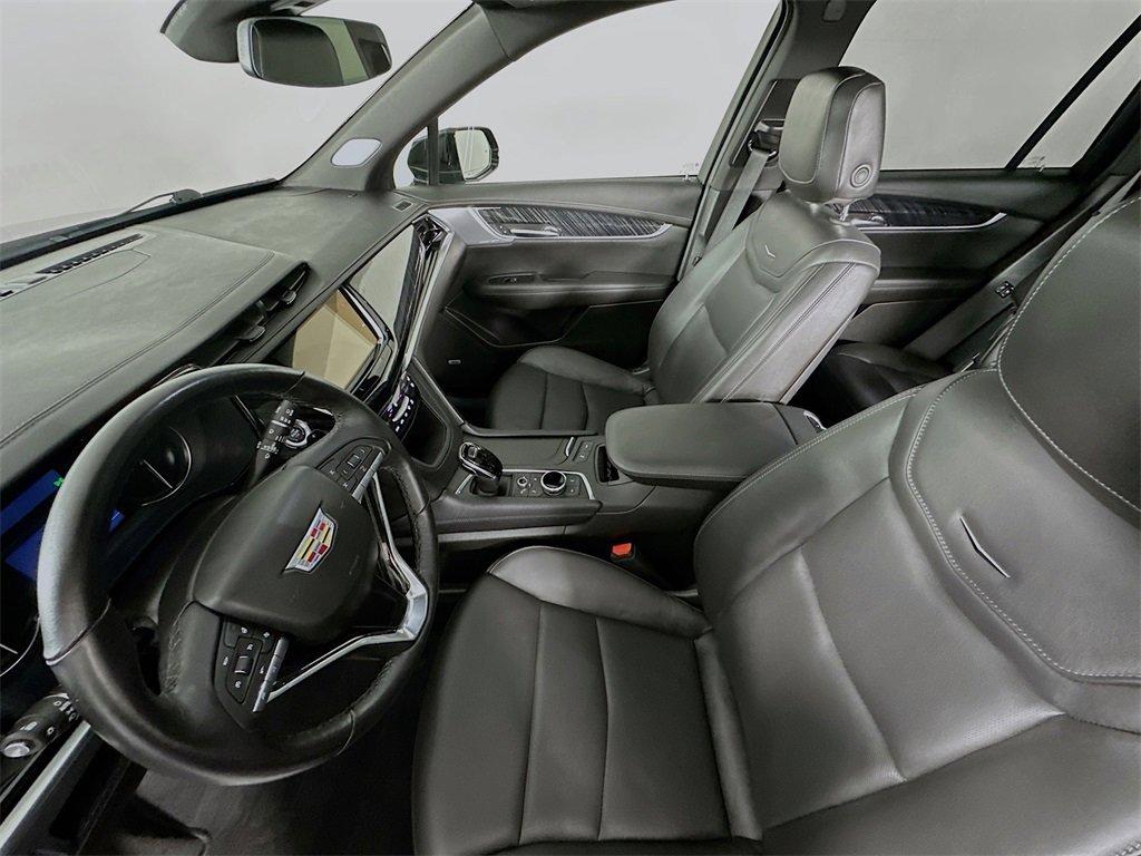 Used 2025 Cadillac XT6 Premium Luxury image 11
