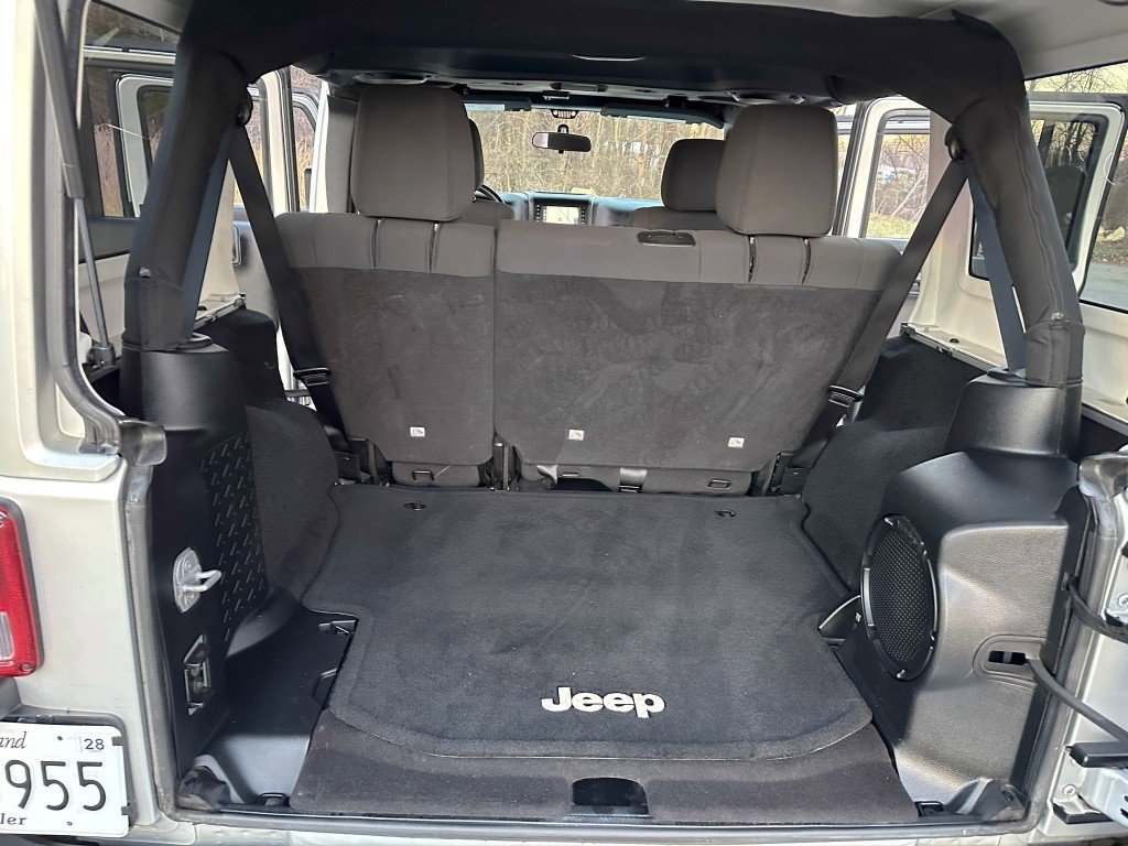 Used 2012 Jeep Wrangler Unlimited Sahara w/ Dual Top Group image 27