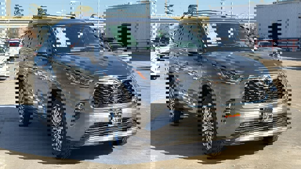 New 2025 Toyota Highlander Platinum image 7