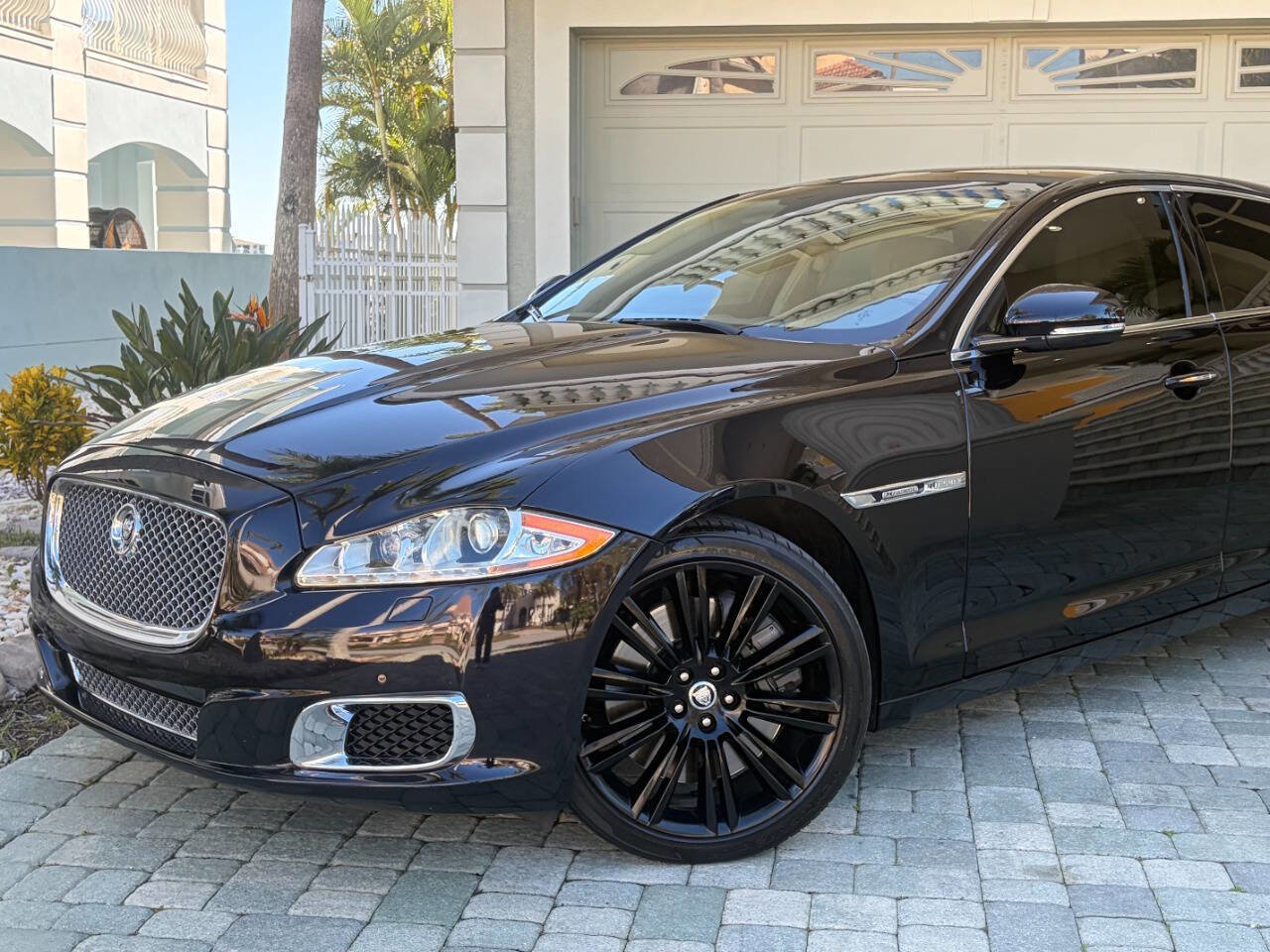 Used 2013 Jaguar XJ L Ultimate RWD image 2