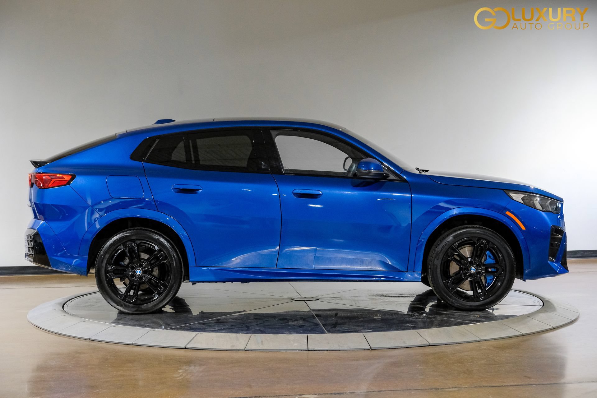 Used 2025 BMW X2 xDrive28i AWD/4WD image 9