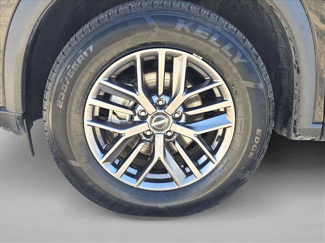 Used 2025 Nissan Rogue S AWD/4WD image 23