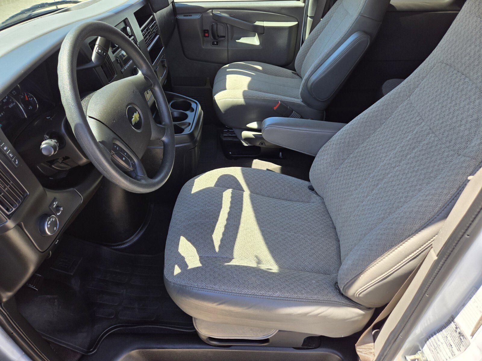 Used 2021 Chevrolet Express 3500 LT w/ LT Preferred Equipment Group RWD image 6