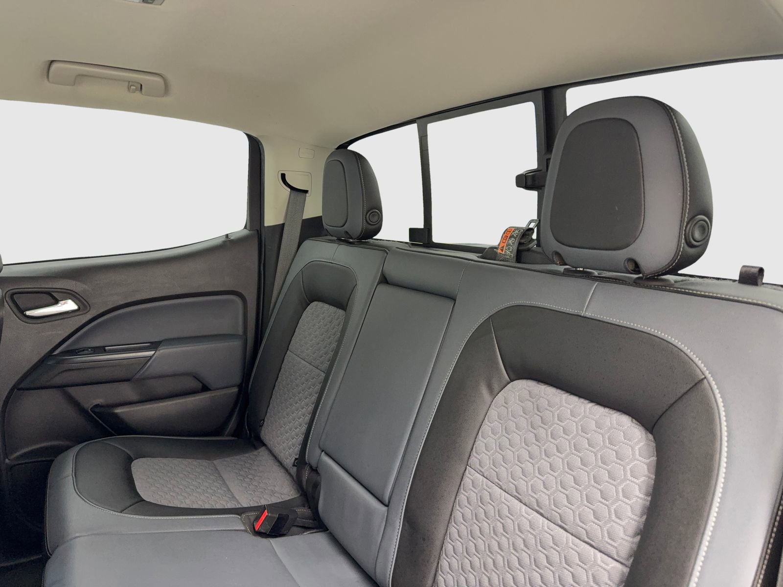 Used 2018 Chevrolet Colorado Z71 w/ Z71 Midnight Edition image 38