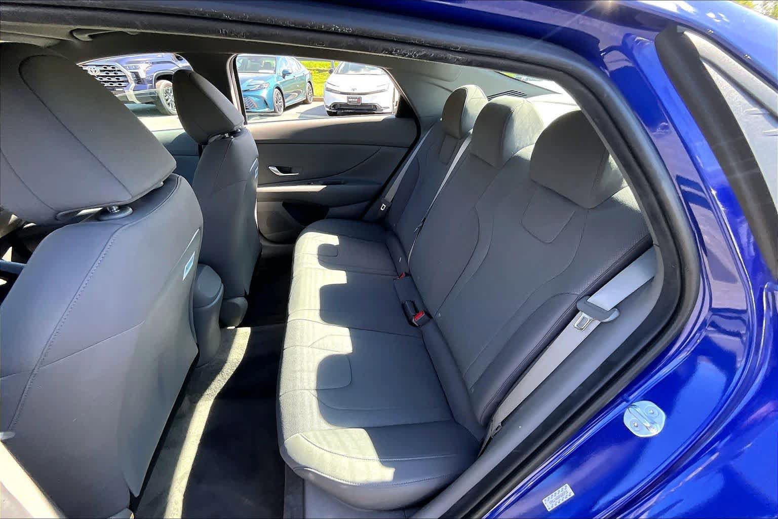 Used 2023 Hyundai Elantra SE FWD image 19