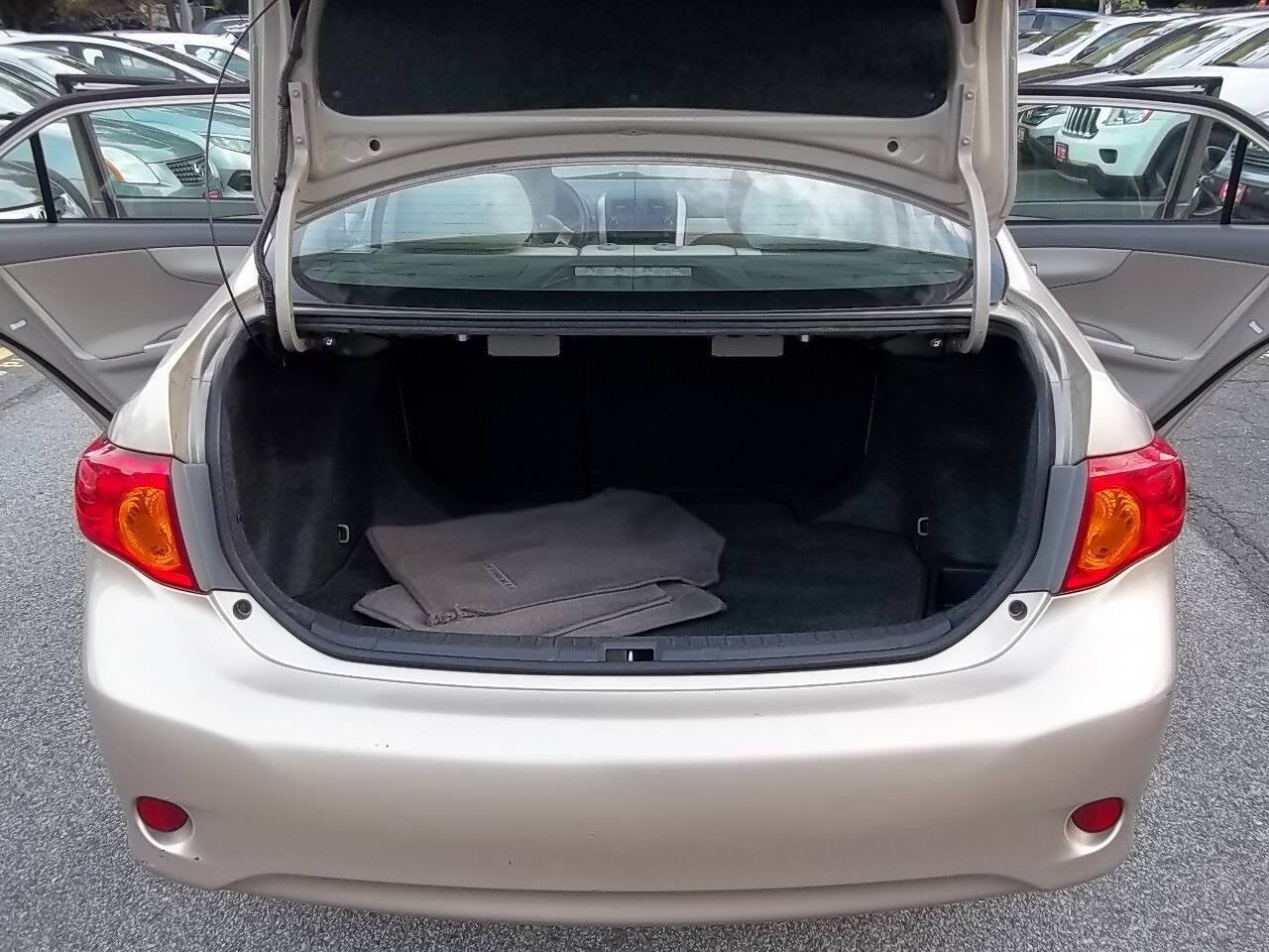Used 2010 Toyota Corolla LE FWD image 24