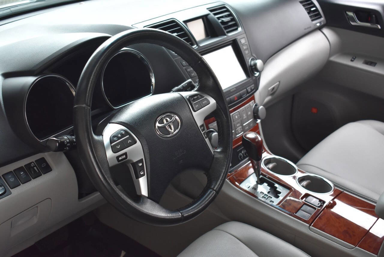 Used 2012 Toyota Highlander Limited image 21