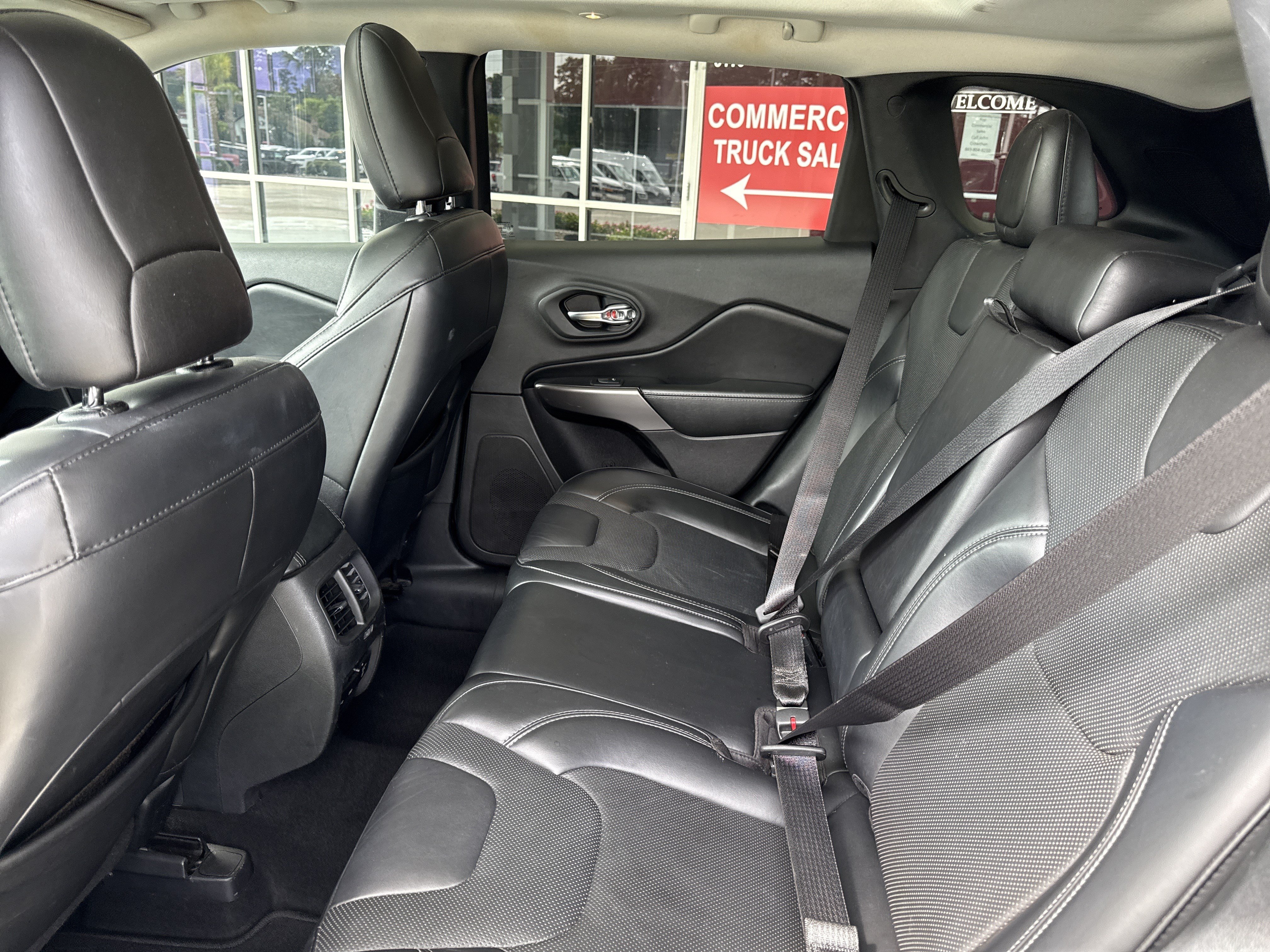 Used 2020 Jeep Cherokee Limited AWD/4WD image 30