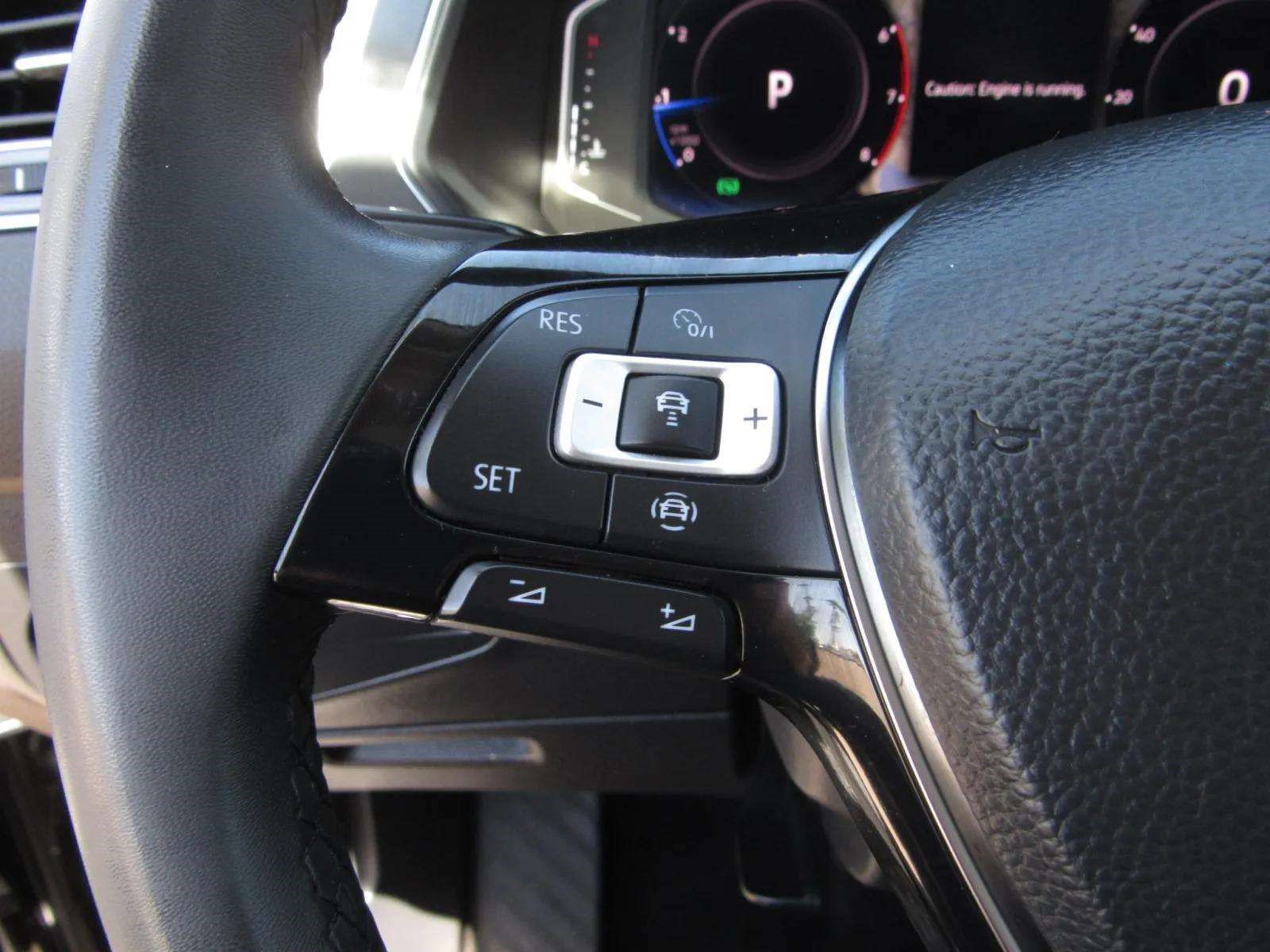 Used 2020 Volkswagen Tiguan SE R-Line FWD image 25
