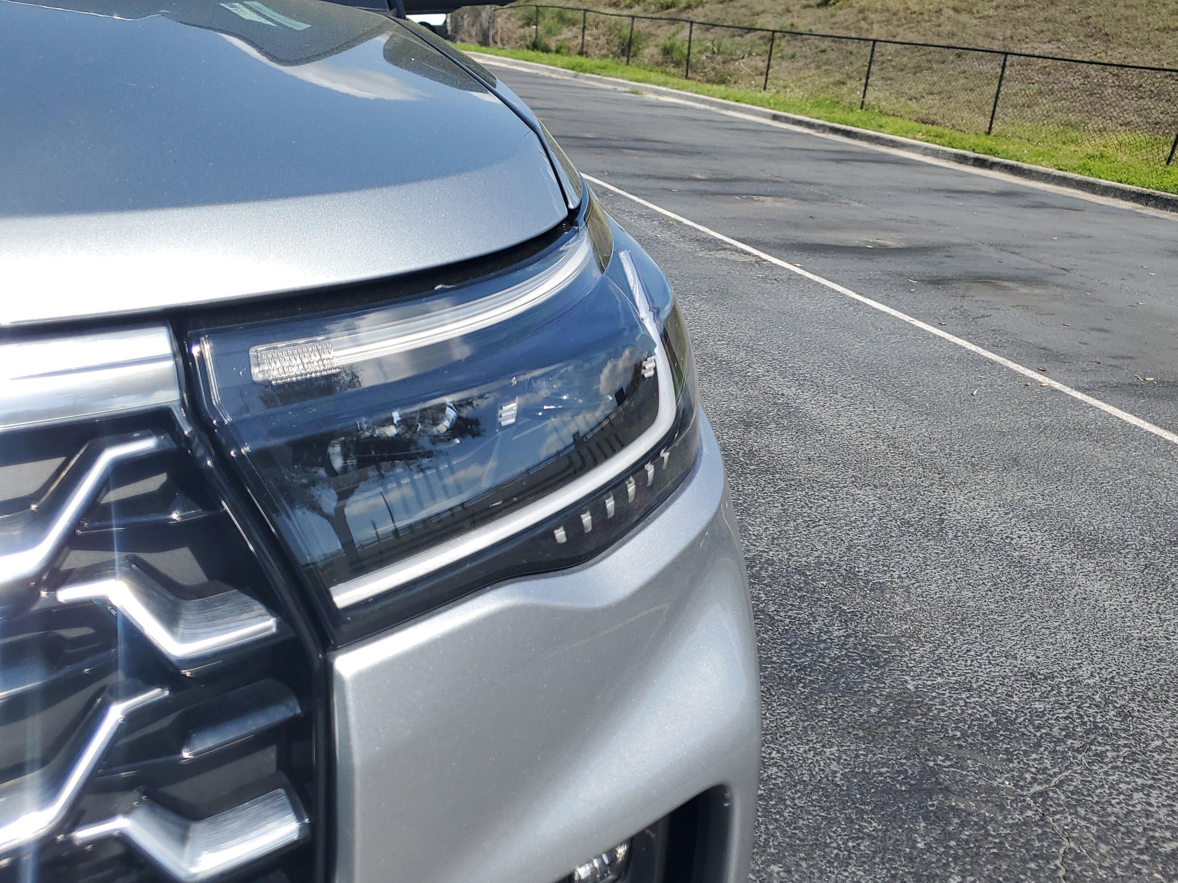 Certified 2025 Ford Explorer Platinum image 3