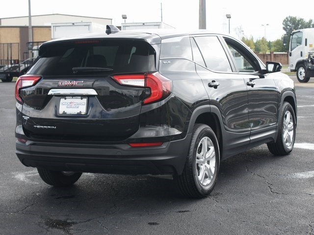 Used 2024 GMC Terrain SLE image 18