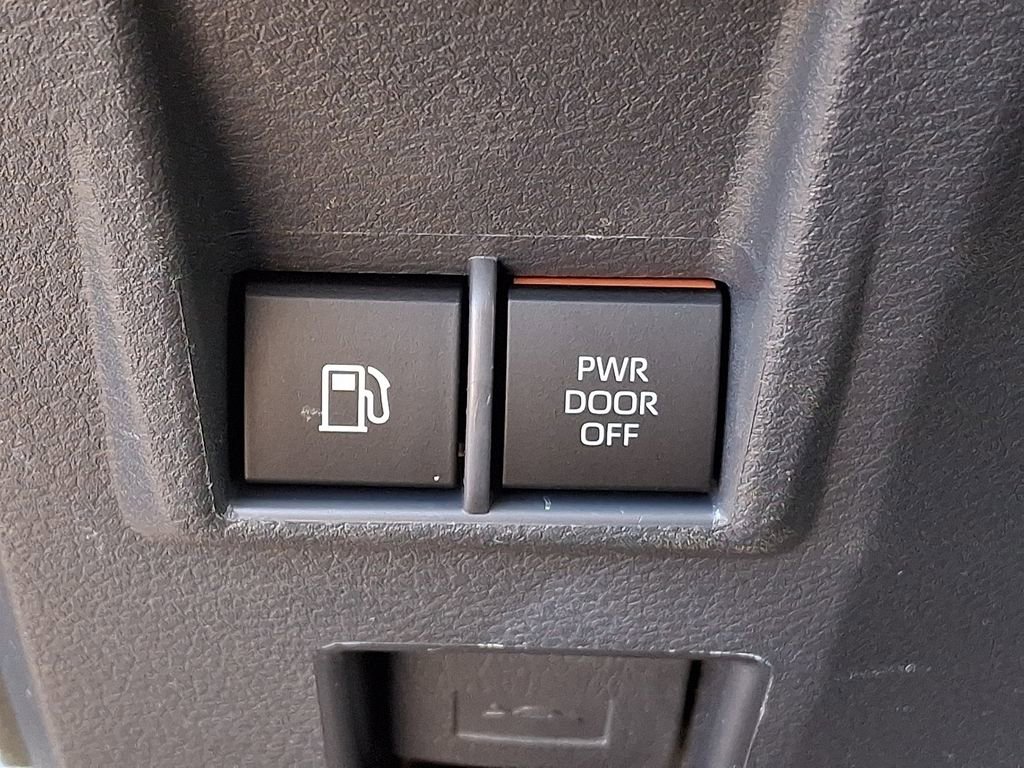 Used 2022 Toyota Sienna XLE image 21