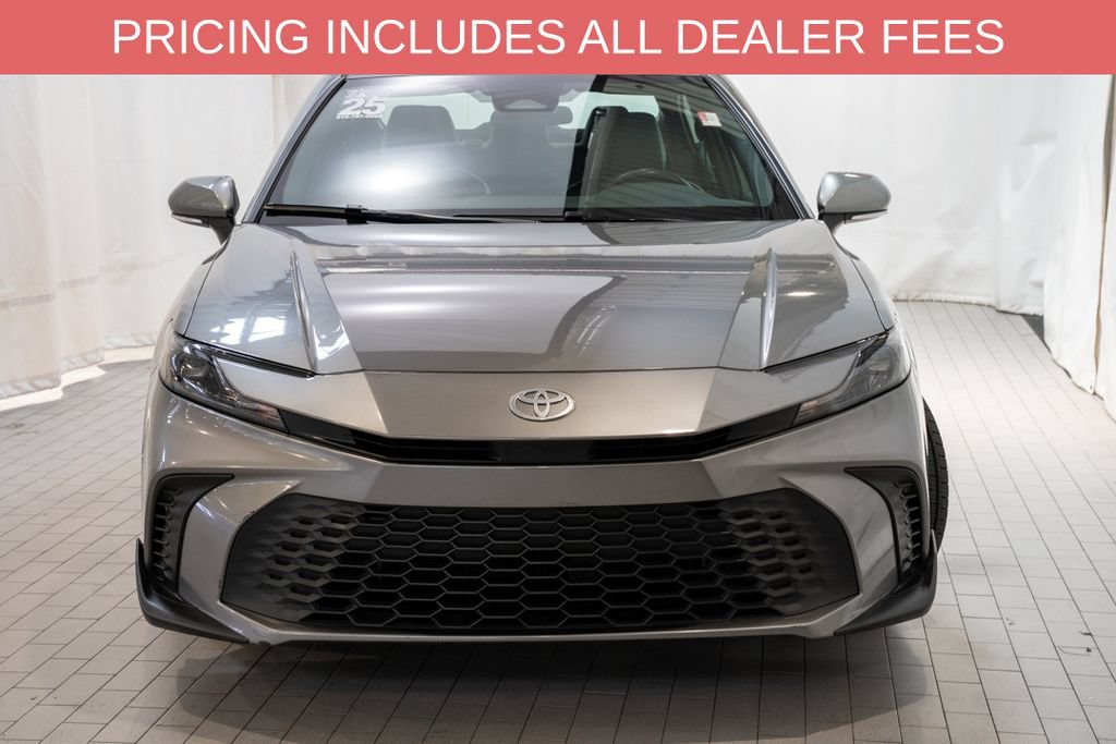 Used 2025 Toyota Camry SE FWD image 2