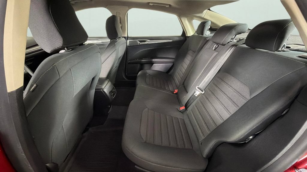 Used 2020 Ford Fusion SE FWD image 27
