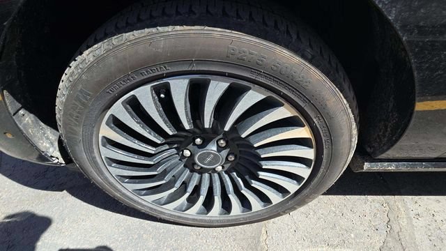 Used 2025 Lincoln Navigator Reserve AWD/4WD image 16