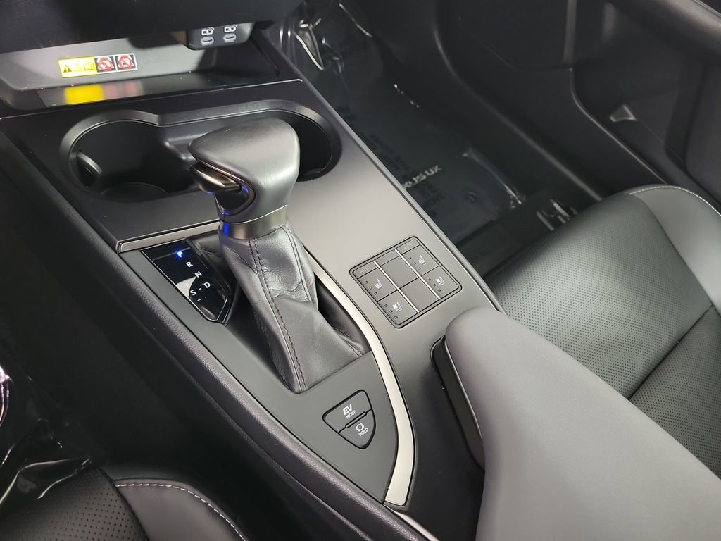 Used 2024 Lexus UX 250h F Sport FWD image 19