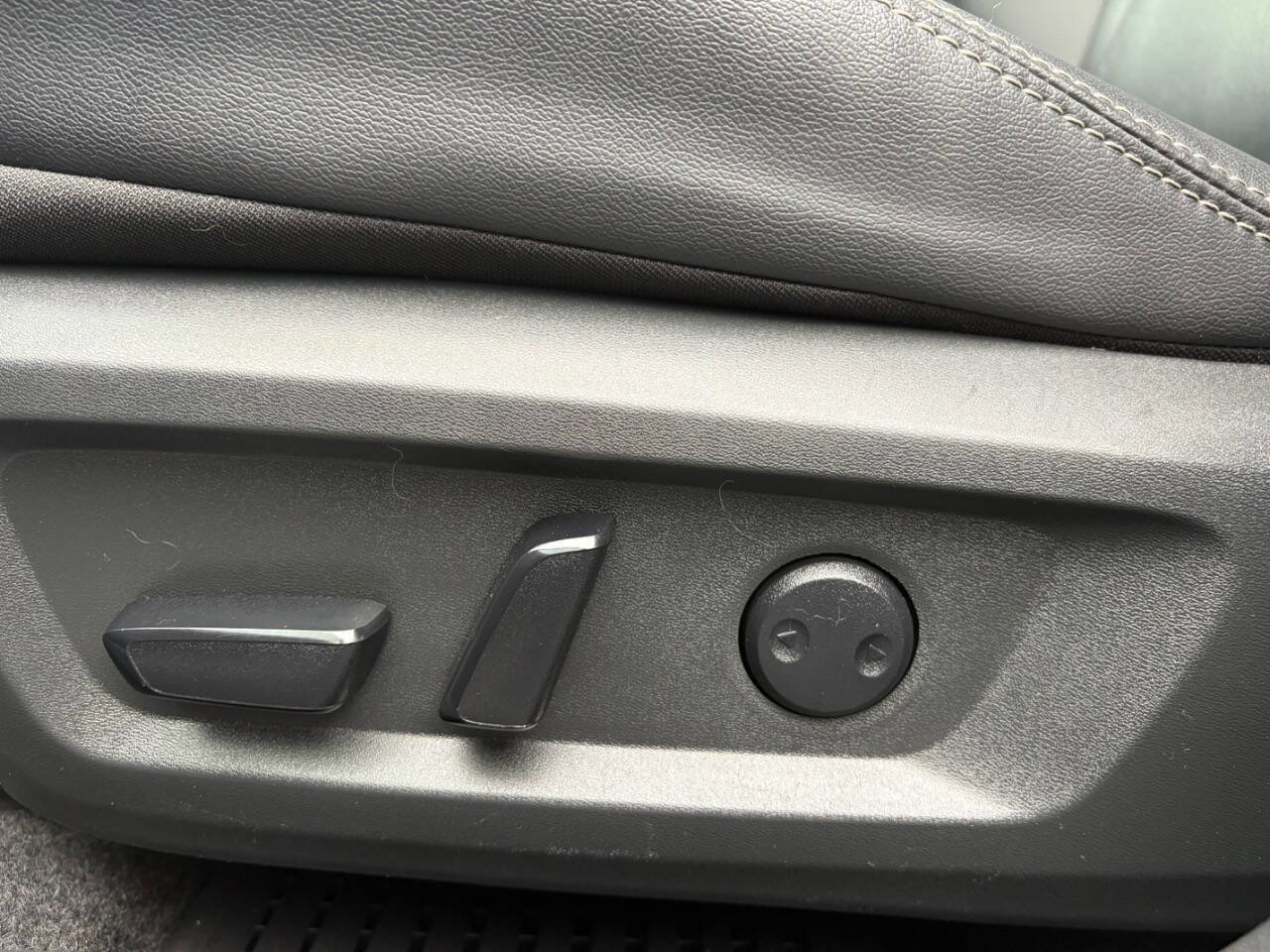 Used 2023 Nissan Rogue SL w/ SL Premium Package image 29