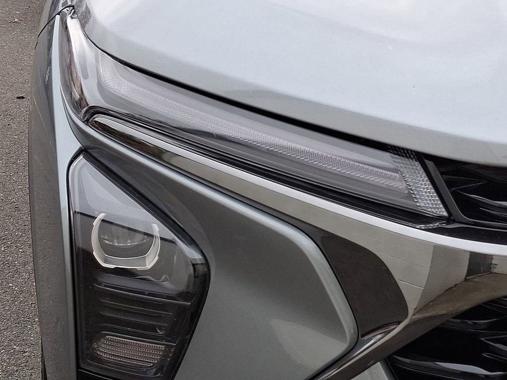 Used 2025 Chevrolet Trax RS image 9