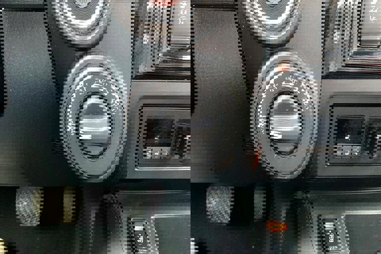 Used 2020 Nissan Titan PRO-4X w/ Pro-4x Convenience Package image 36