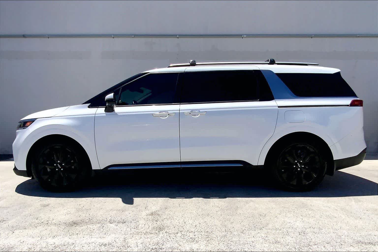 Used 2024 Kia Carnival SX Prestige FWD image 3