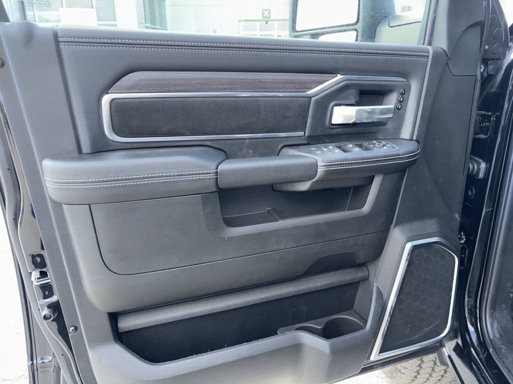 New 2026 RAM 2500 Laramie AWD/4WD image 8