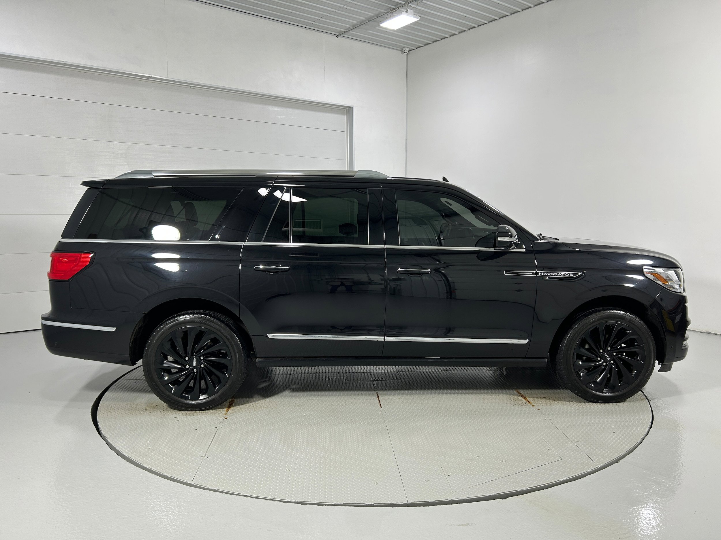 Used 2020 Lincoln Navigator L Reserve w/ Equipment Group 208A Reserve AWD/4WD image 42