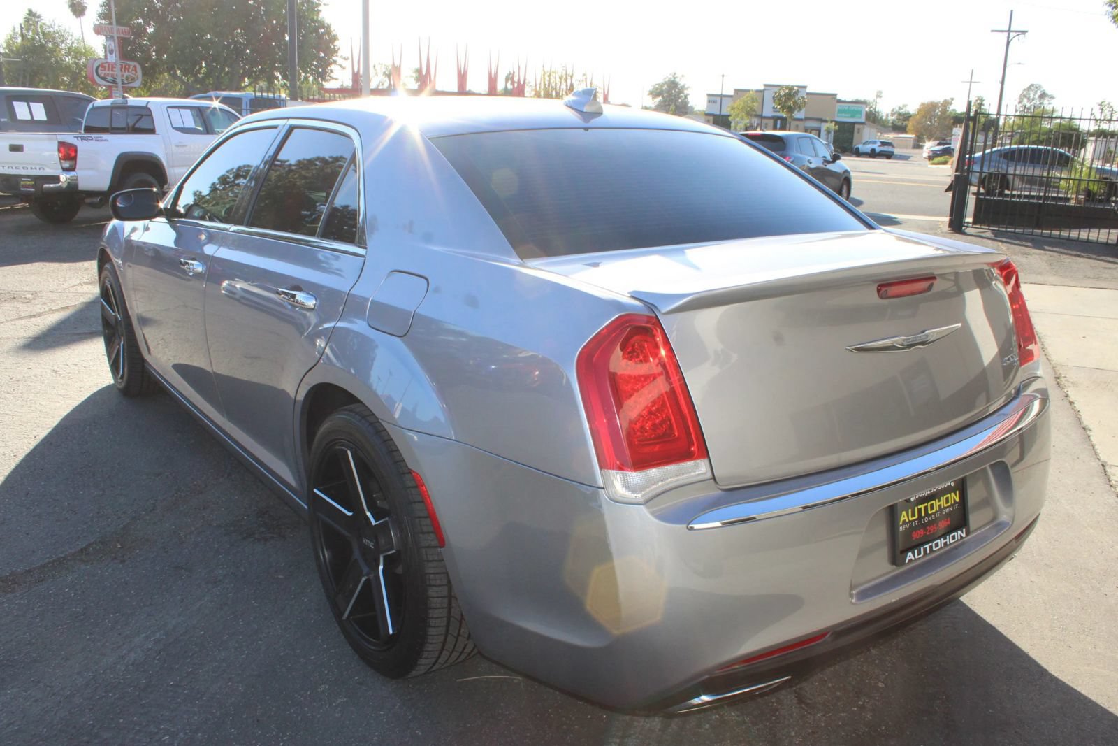 Used 2016 Chrysler 300 C RWD image 39