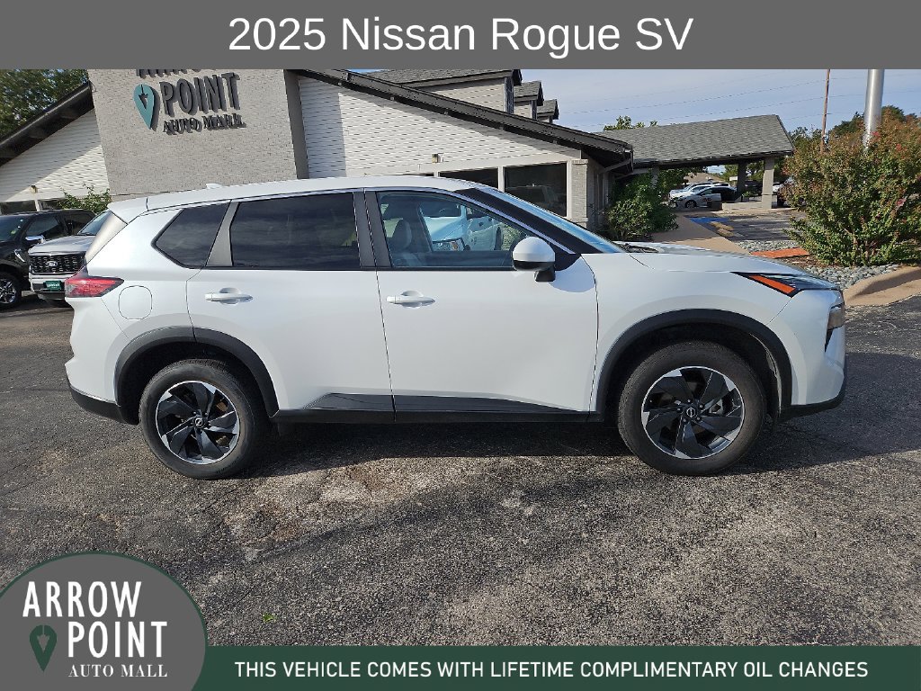 Used 2025 Nissan Rogue SV FWD image 13