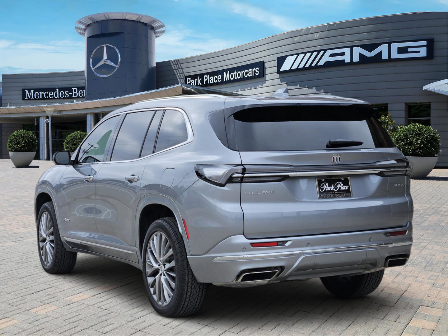 Used 2025 Buick Enclave Avenir w/ Trailering Package, 5000 lbs. image 4