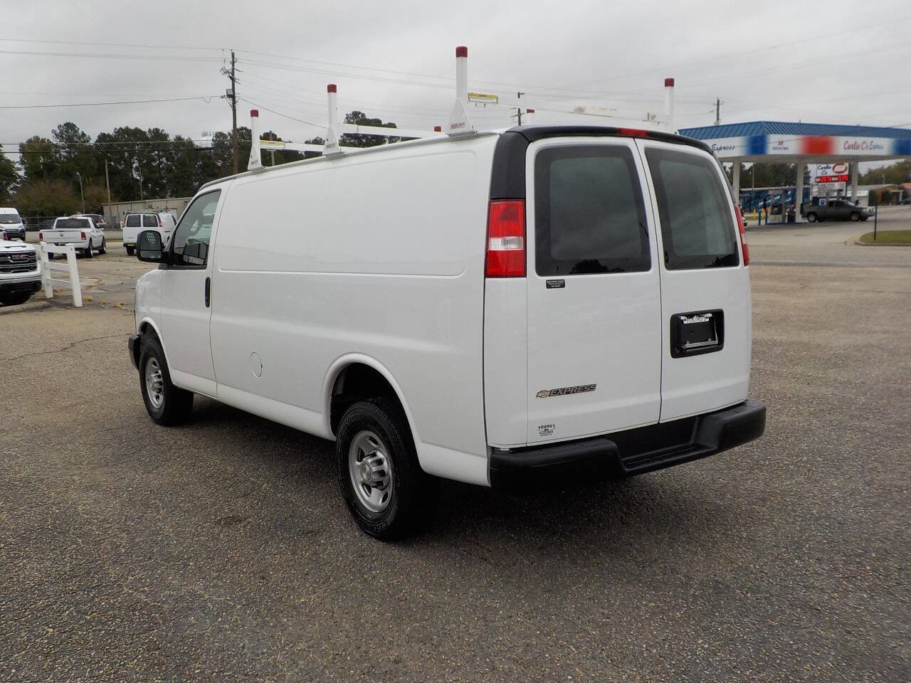 Used 2020 Chevrolet Express 2500 w/ Driver Convenience Package image 3