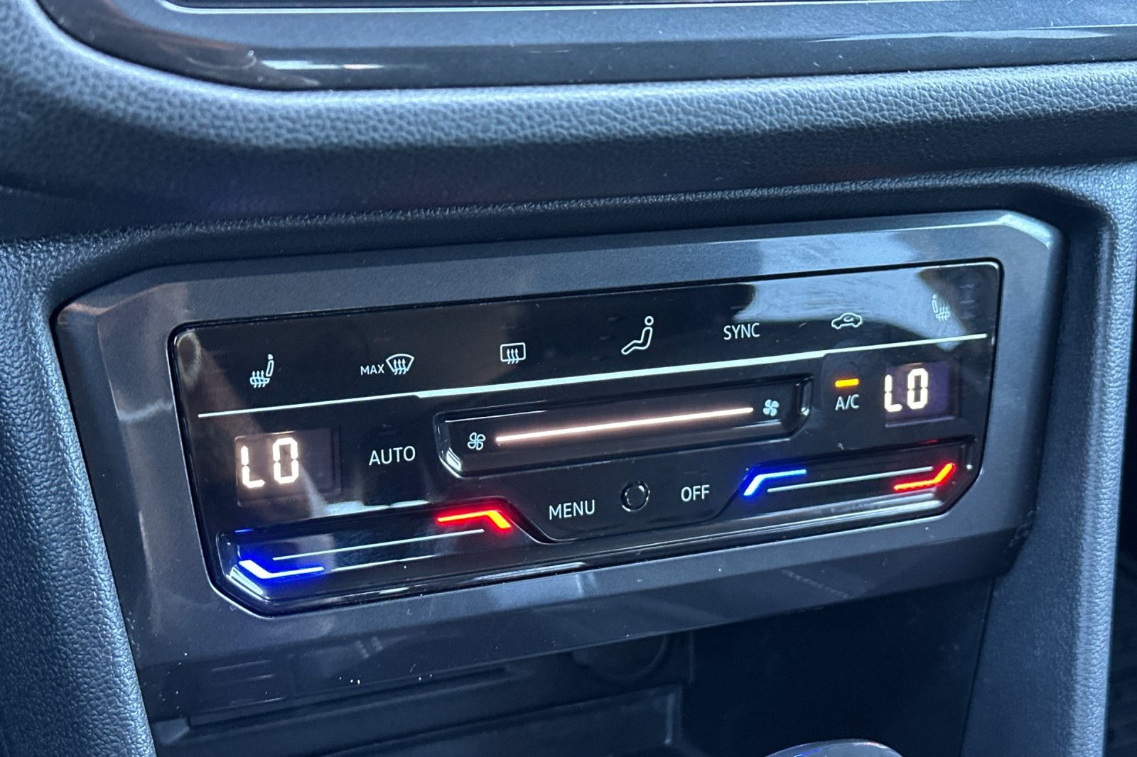 Certified 2022 Volkswagen Tiguan SE image 22