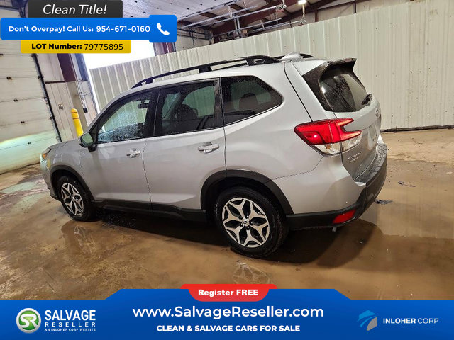 Used 2022 Subaru Forester Premium AWD/4WD image 3