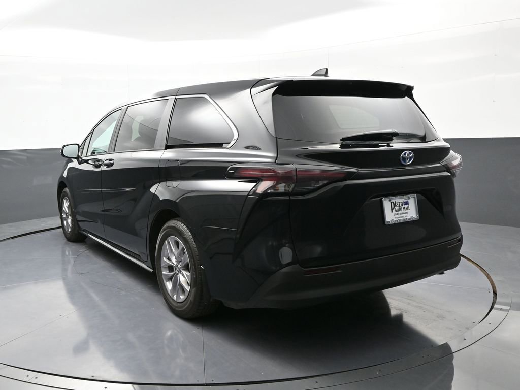Used 2024 Toyota Sienna LE w/ Protection Package (TMS) AWD/4WD image 8