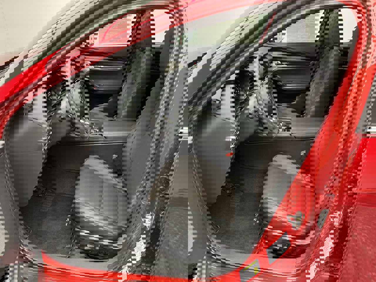 New 2025 MAZDA MAZDA3 Hatchback w/Premium Plus Pkg image 3