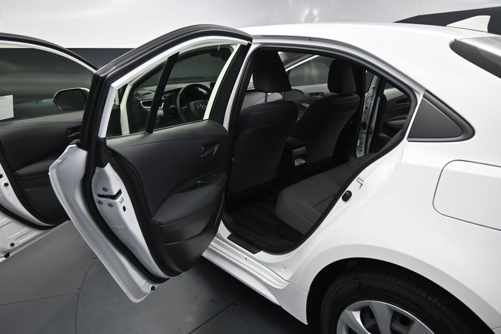 Used 2025 Toyota Corolla LE w/ Carpet Mat Package (TMS) FWD image 18