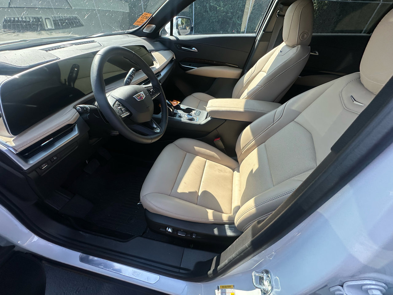 Used 2025 Cadillac XT4 Premium Luxury w/ Technology Package image 8