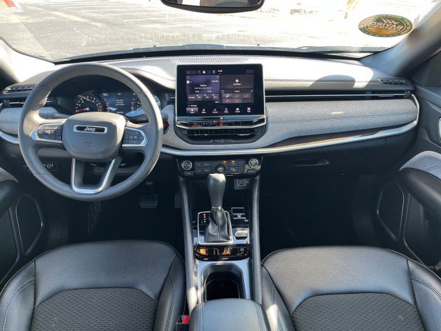 Used 2024 Jeep Compass Latitude image 10