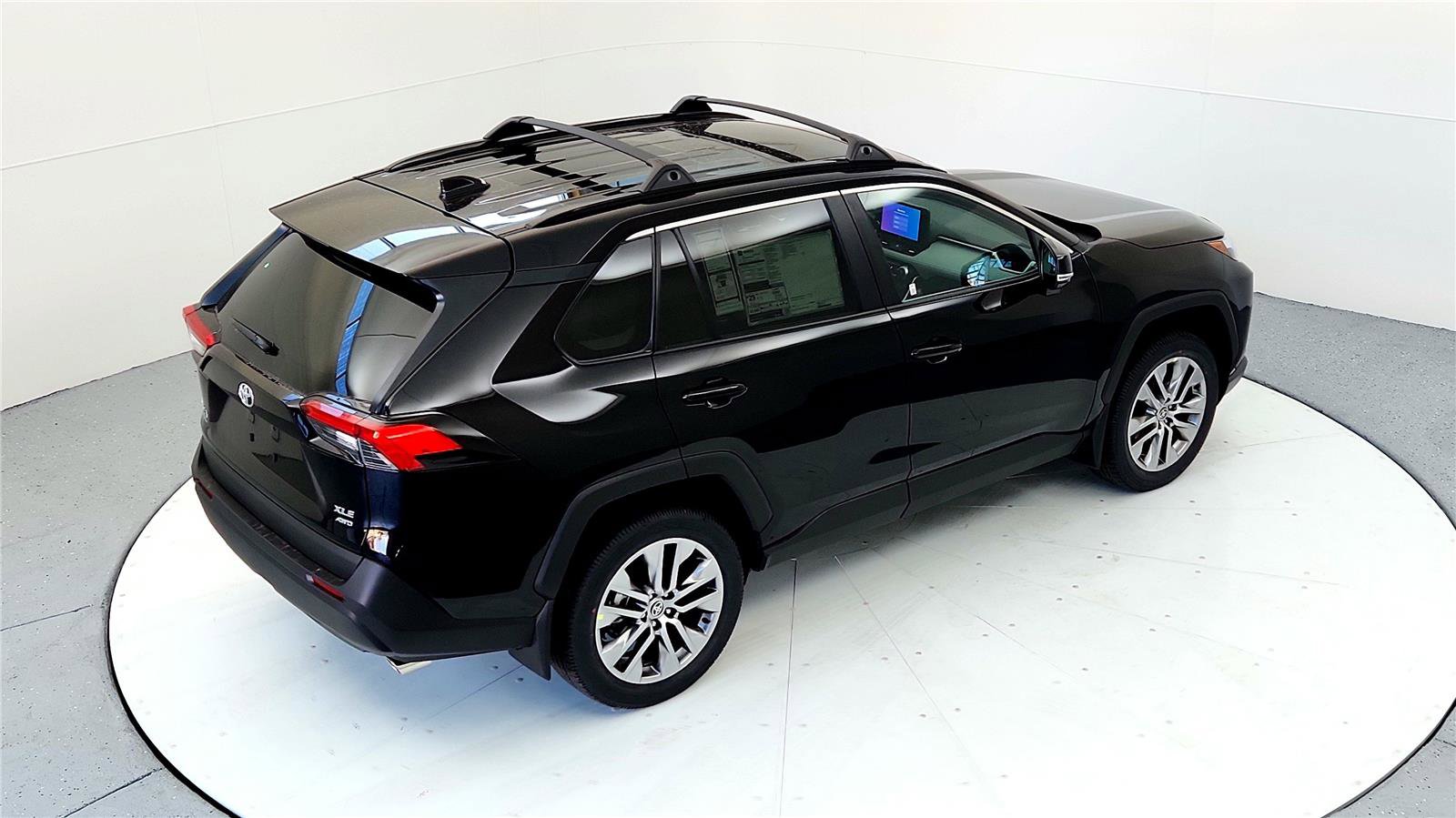 Used 2023 Toyota RAV4 XLE Premium image 16